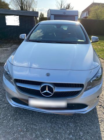 MERCEDES-BENZ Mercedes Benz CLA 180 Coupé Original Km stand