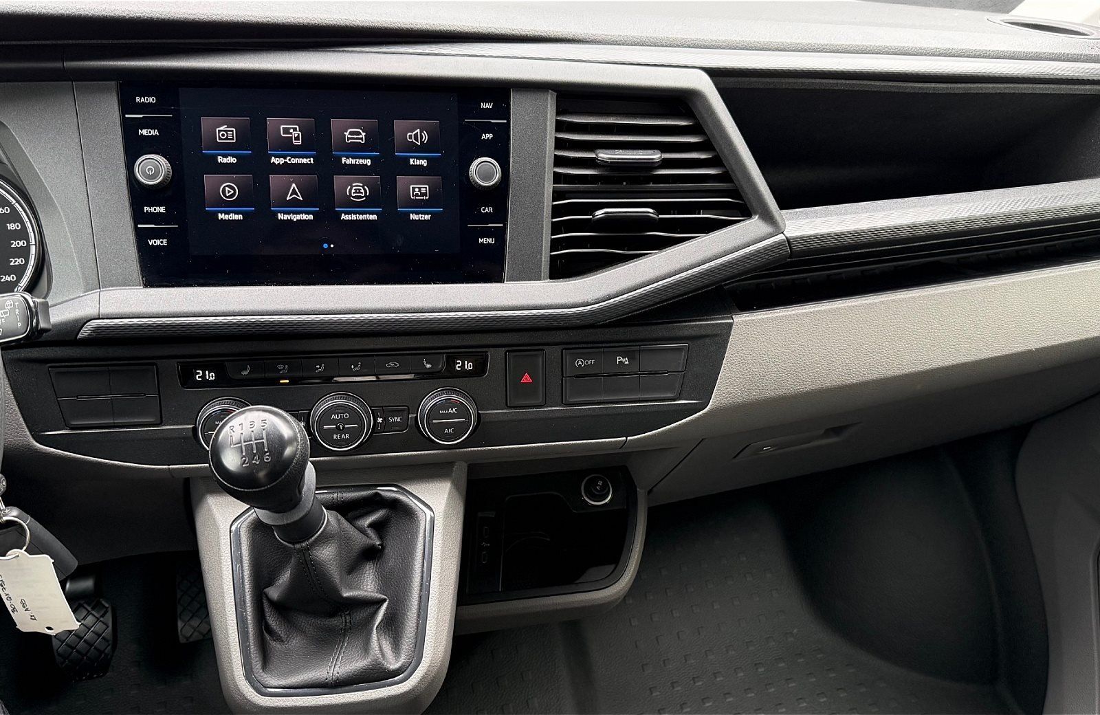 Volkswagen T6 Caravelle - Bild 18