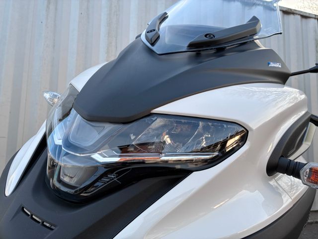 Tricity 300 Modell 2025 mit Klasse 3 / B