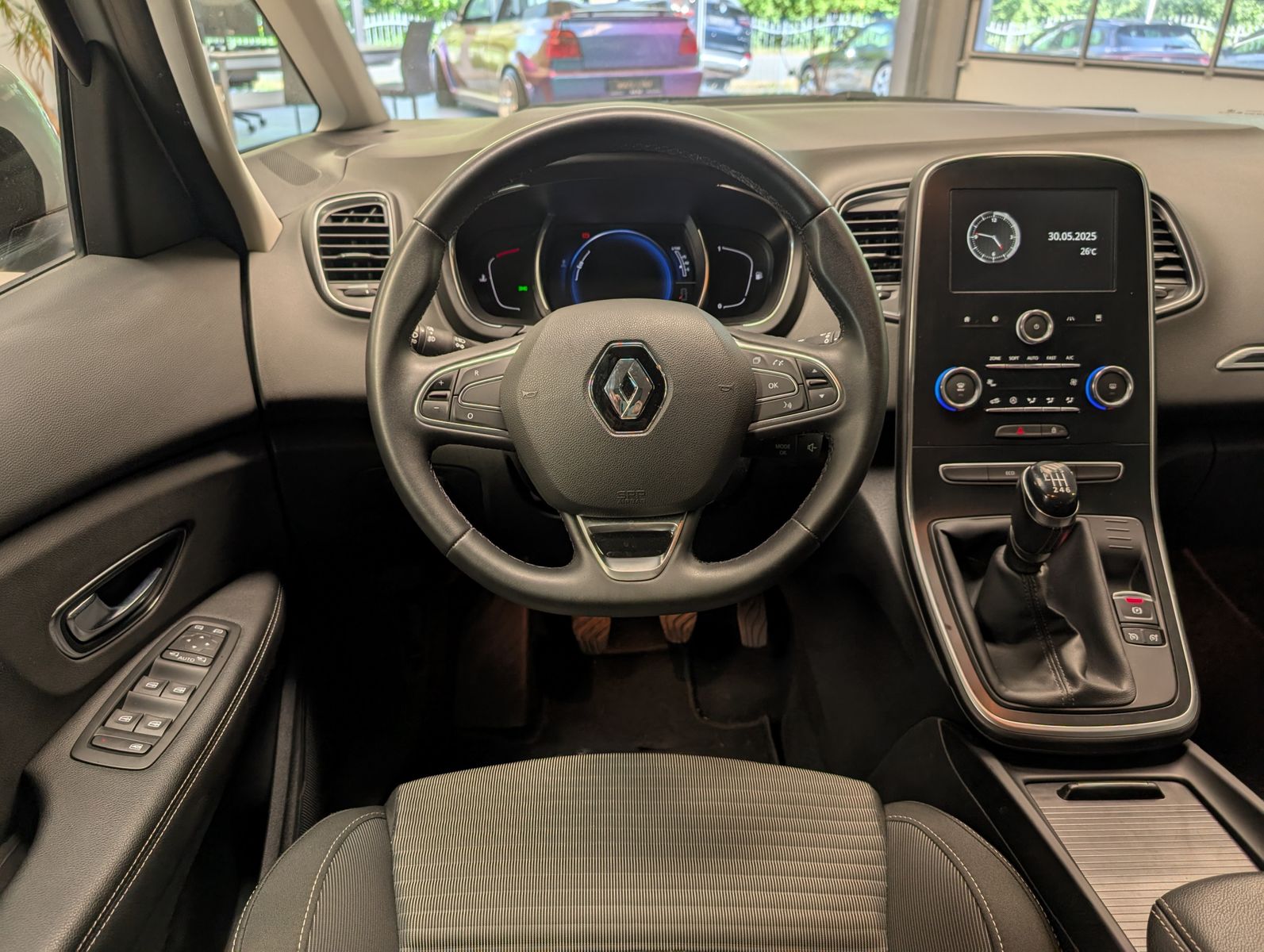 Fahrzeugabbildung Renault Grand Scenic 1.7 BLUE dCiFamily-Paket PDC v/h