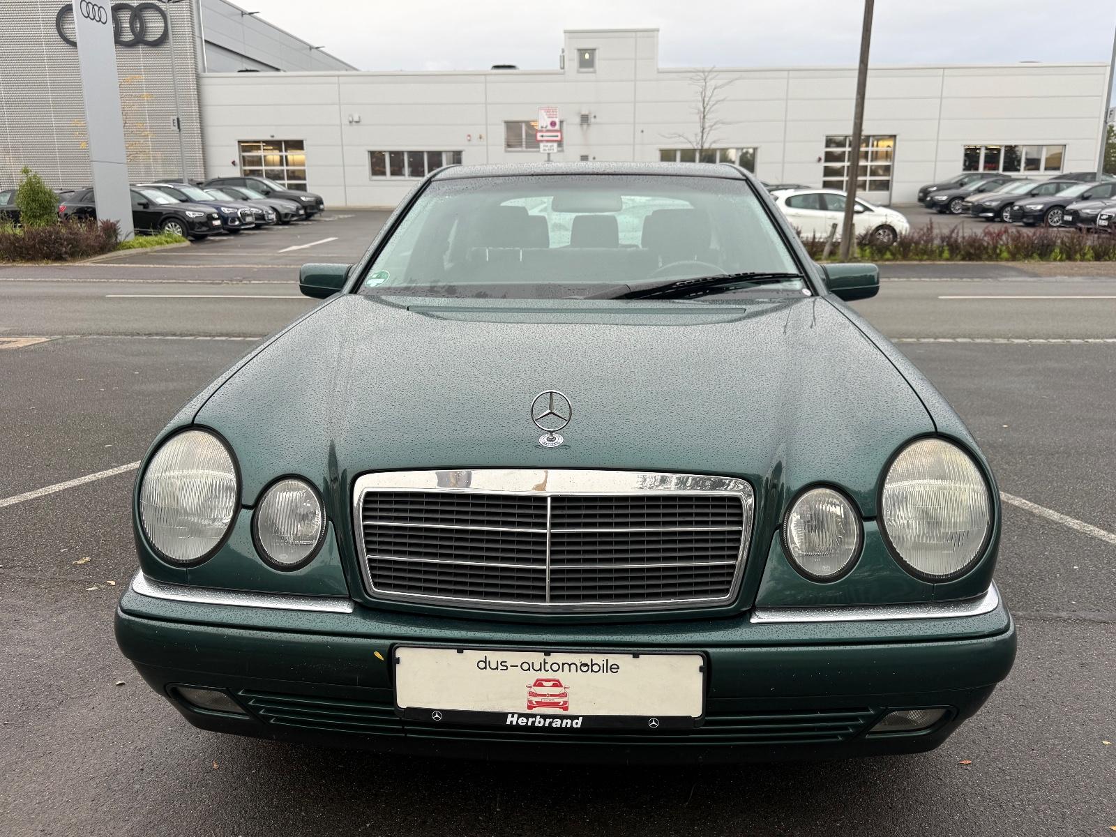 Mercedes-Benz E 200 Elegance ,Scheckheft ,Rentnerfahrzeug