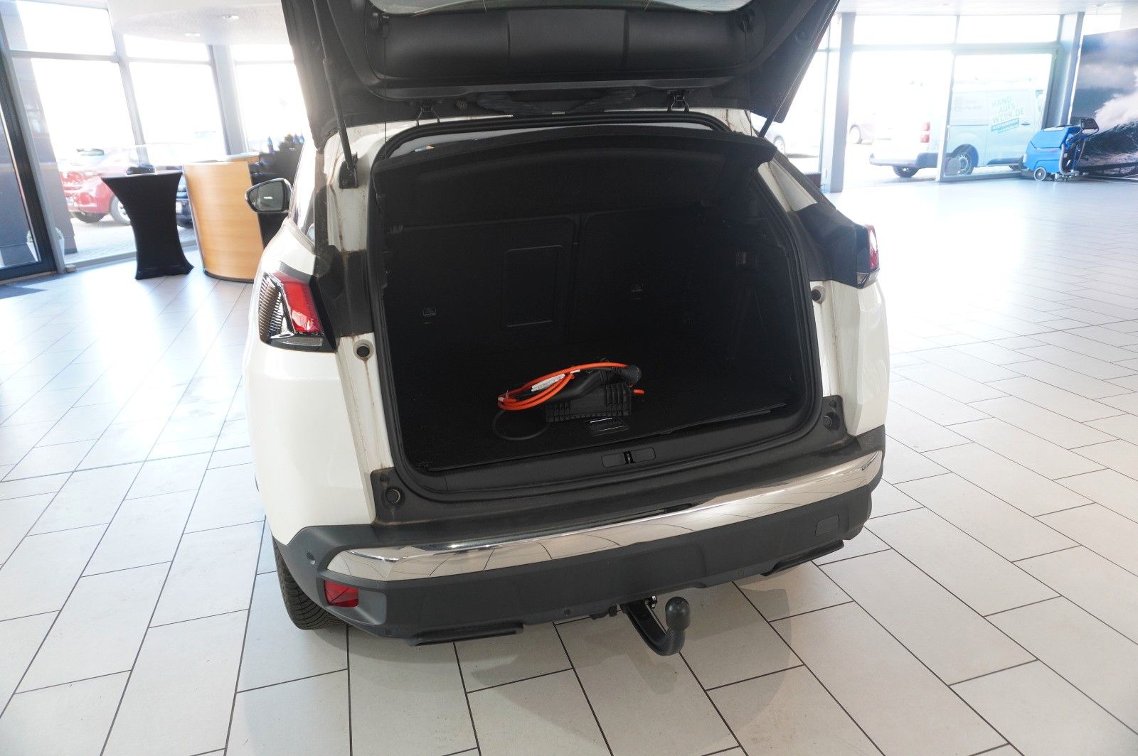 Fahrzeugabbildung Peugeot 3008 Hybrid PHEV ALLURE NAVI/LED/KAMERA/SH/AHK