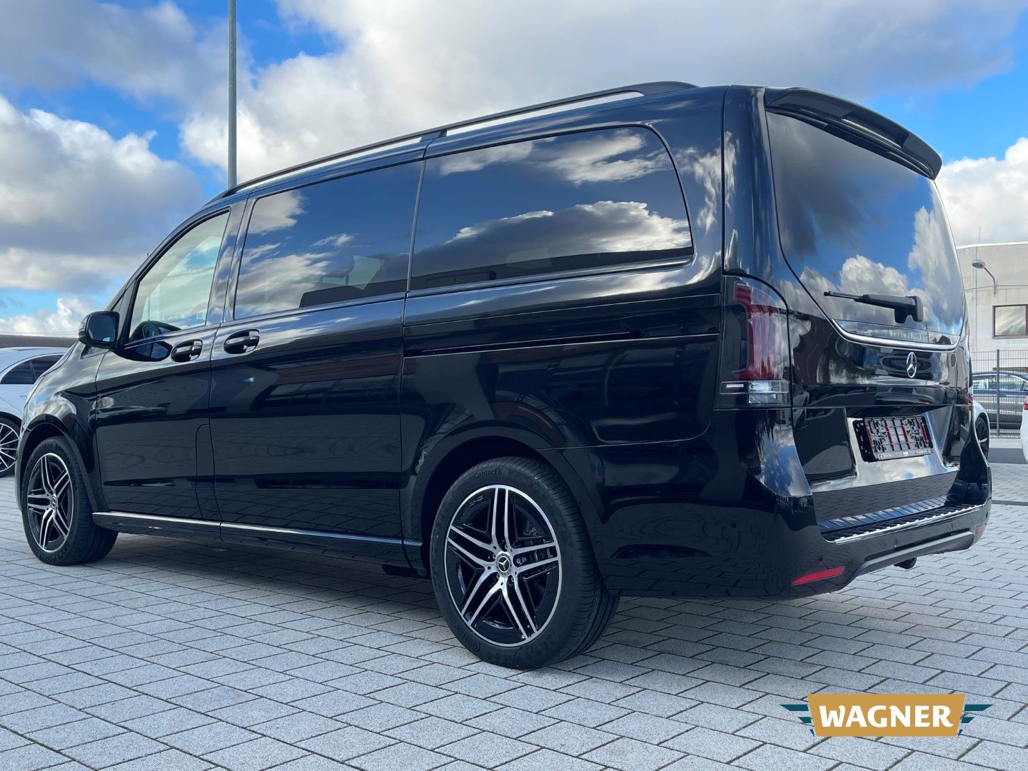 Fahrzeugabbildung Mercedes-Benz V 300 d AMG EXCLUSIVE EDITION 4MATIC lang Voll V