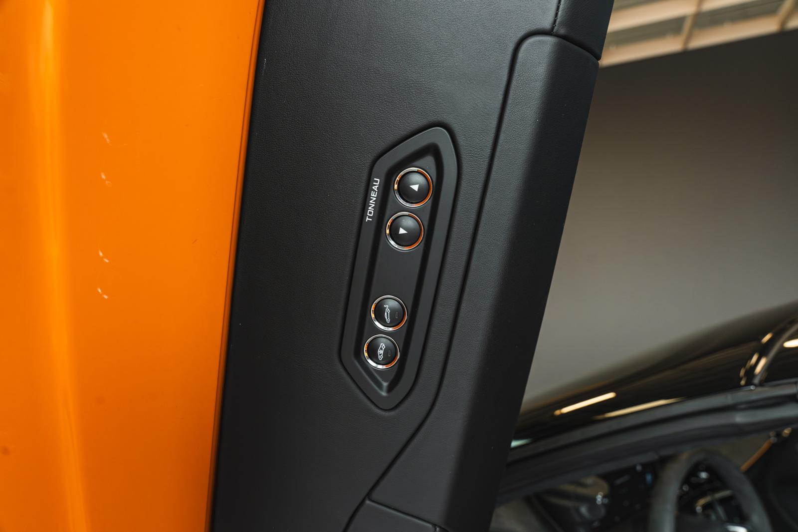 McLaren Artura SPIDER + ALCANTARA + BOWERS & WILKINS