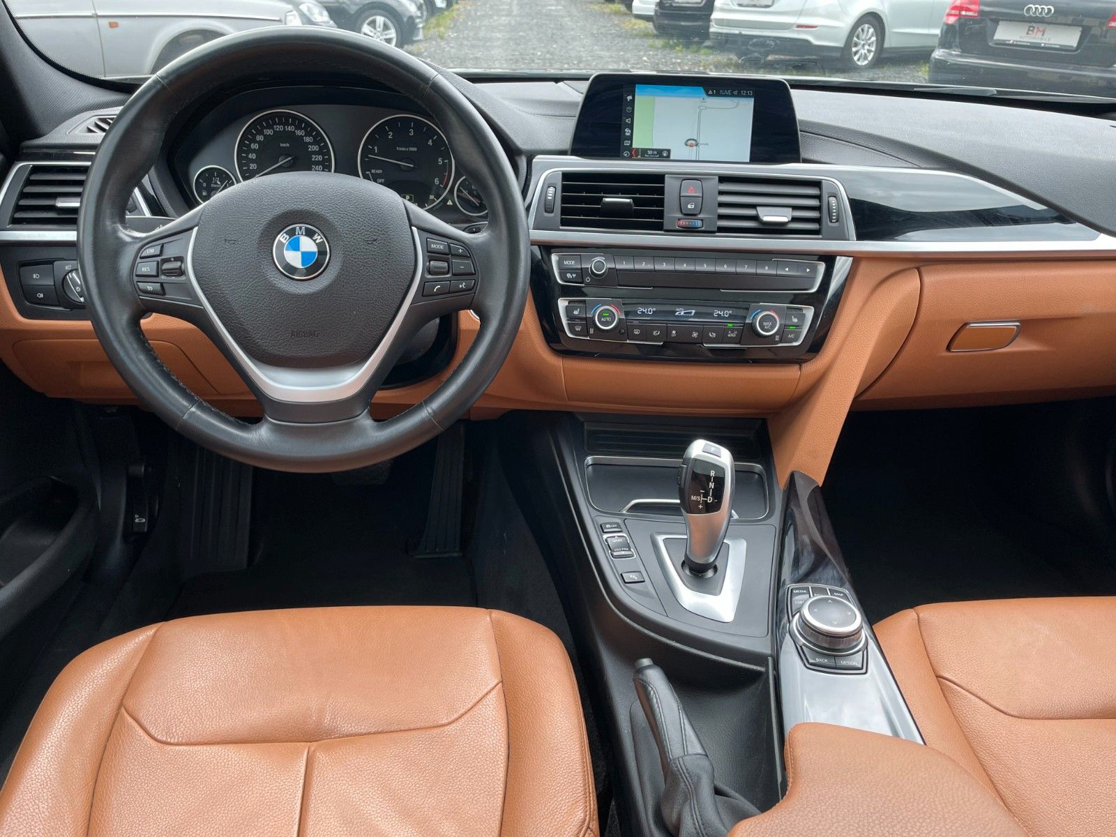 Fahrzeugabbildung BMW 330d xDrive Aut. LUXURY LINE Navi Leder Pano LED