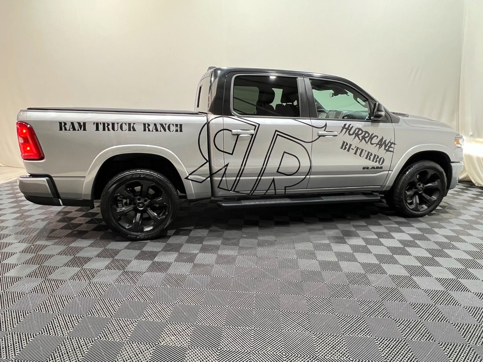 Fahrzeugabbildung Dodge RAM 1500 Laramie Sport 3.0L RTR Umbau