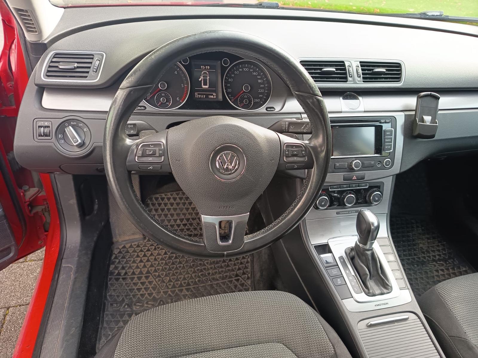Volkswagen Passat 2012 — photo 11
