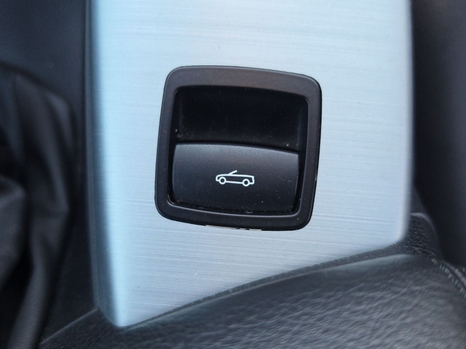 Fahrzeugabbildung BMW 218i Cabrio M Sport LEDER XENON SHZ TEMPOMAT