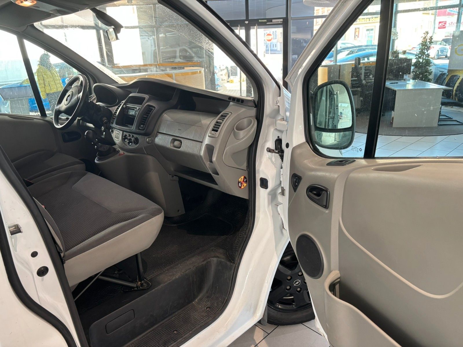 Fahrzeugabbildung Opel Vivaro 2.0D Kombi L1H1 9-SITZE/KLIMA/ALU/SolarPr