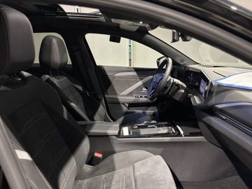 Fotografie 6 des Opel Astra Sports Tourer 1.2 Turbo Automatik Ultimate