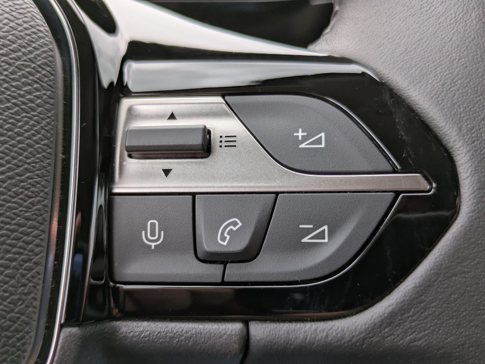 Fahrzeugabbildung Peugeot 308 Allure 1.2 AHK*360°KAMERA*ACC*LED*GARANTIE