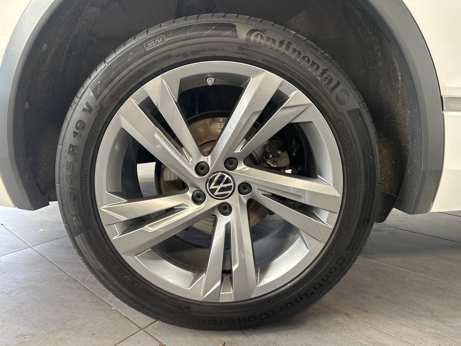 Fahrzeugabbildung Volkswagen Tiguan Allspace 2.0 TDI 4M R-Line NAV+LED+AHK+VC