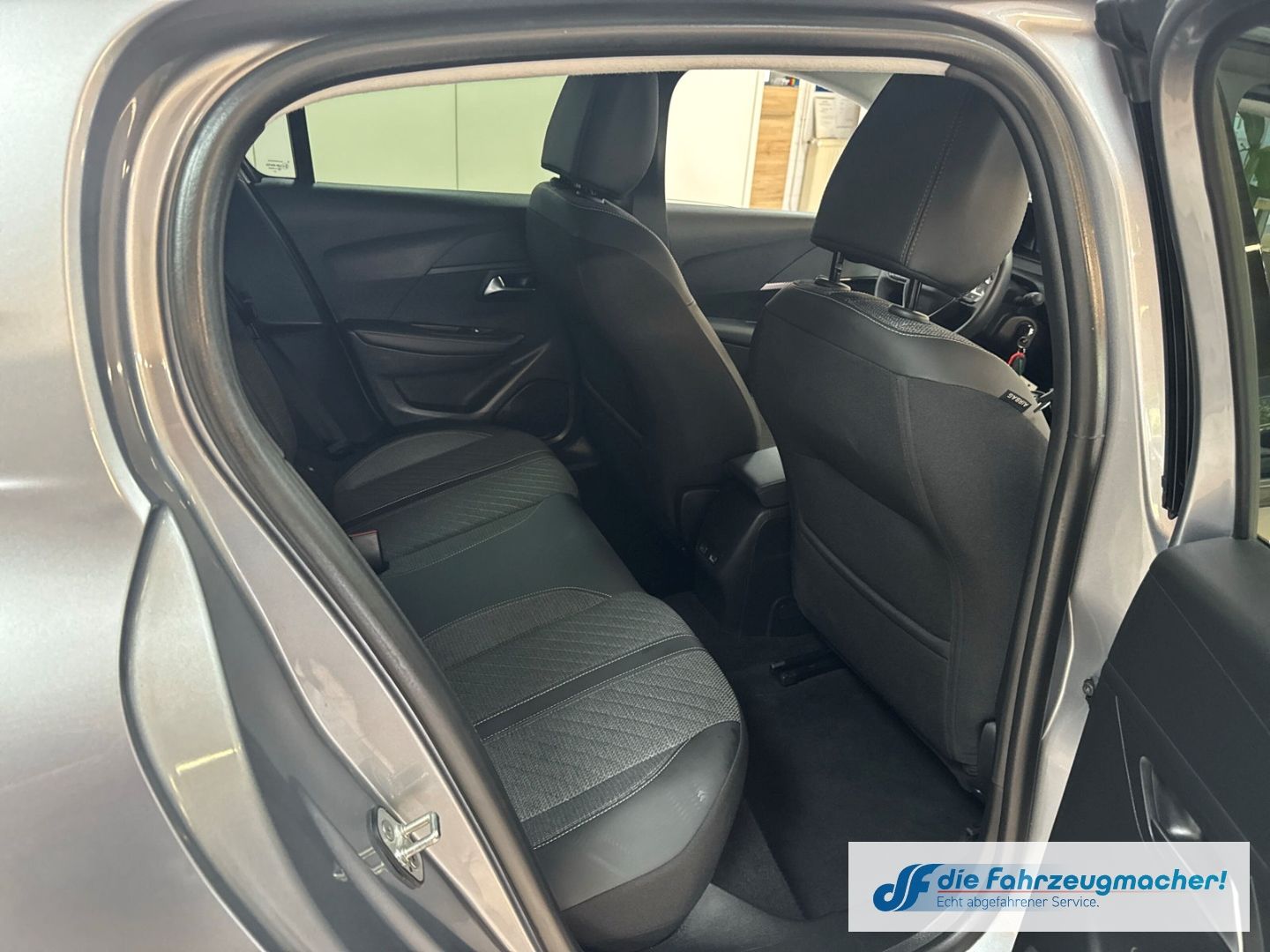 Fahrzeugabbildung Peugeot 208 Allure Navi Digitales Cockpit LED Apple CarP