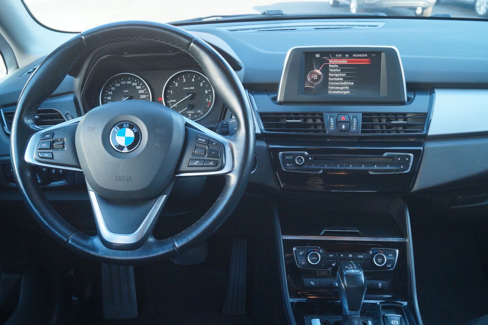 Fahrzeugabbildung BMW 218i  Active Tourer *Automatik