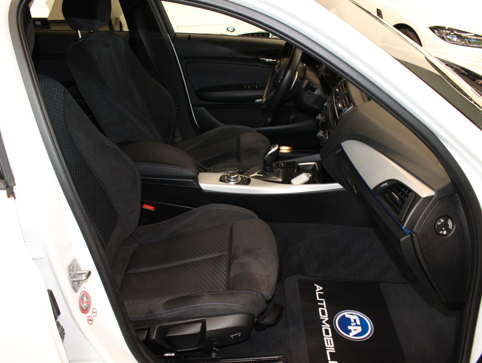 Fahrzeugabbildung BMW M135 i xDrive 2.Hand*LED*MWST*Top Zustand