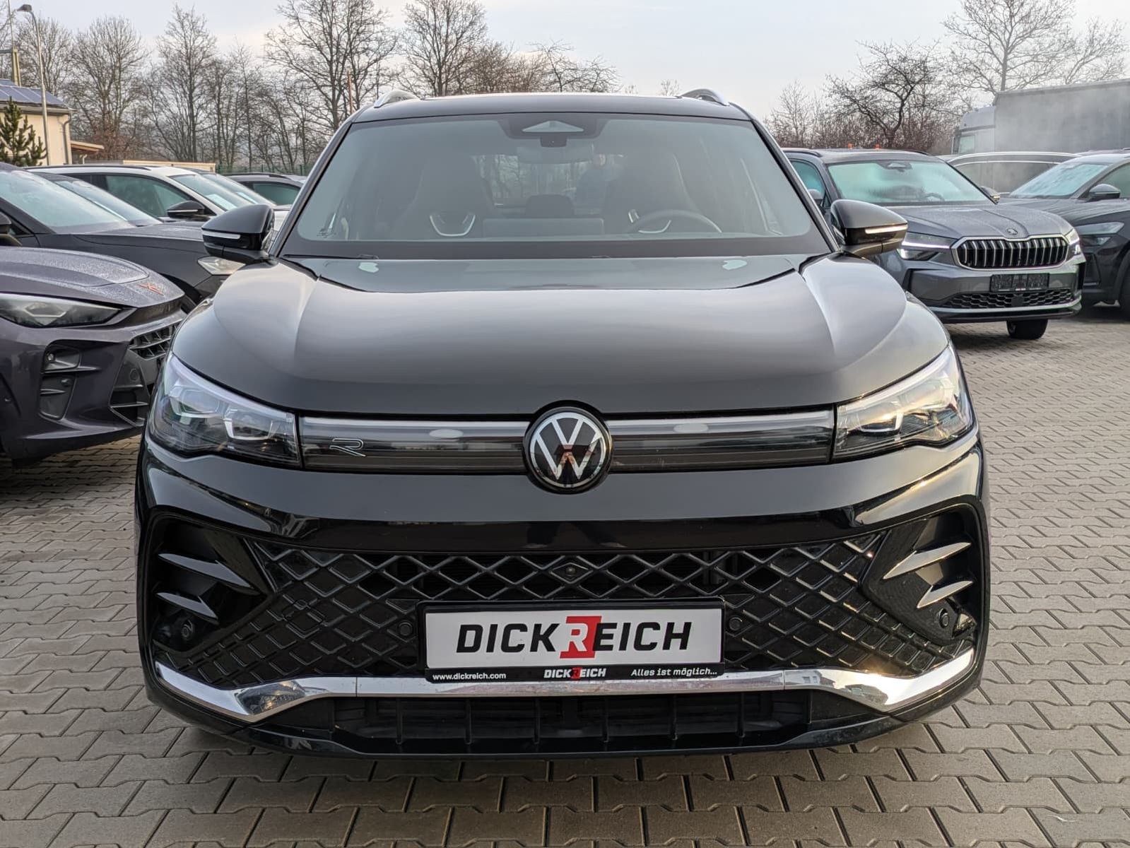 Fahrzeugabbildung Volkswagen Tiguan 2.0 TDI 4M R-Line PANO*H&K*AHK*MATRIX*20"
