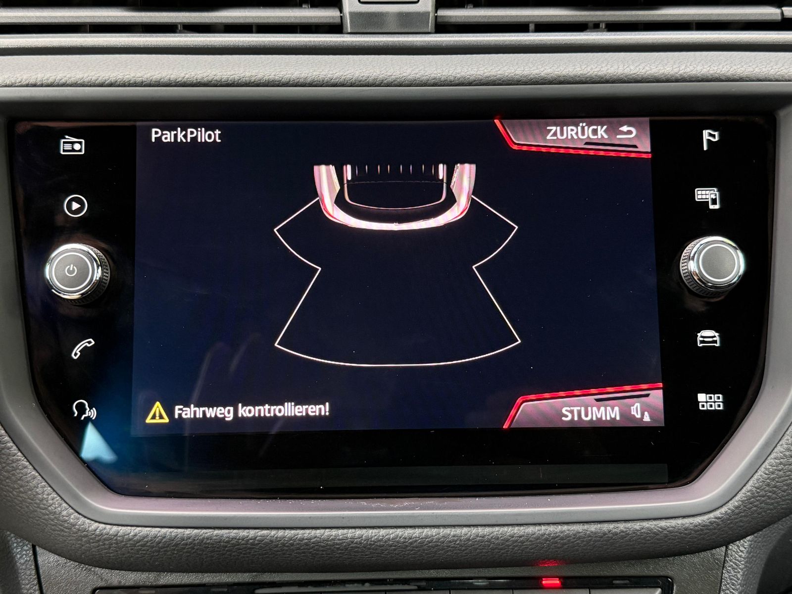 Fahrzeugabbildung SEAT Arona 1.0 TSI DSG FR LINE LED+NAV+AHK+ACC+SHZ+