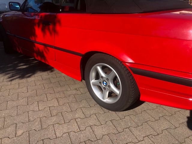 BMW 318 i Cabrio mit Hardtop Garagen Auto ...