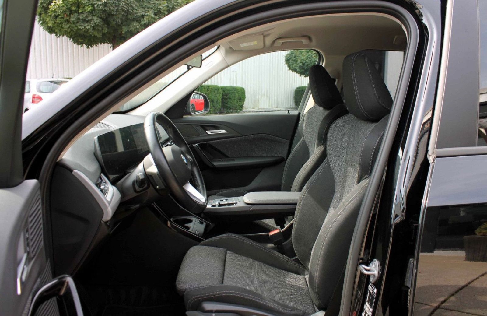 Fahrzeugabbildung BMW X1 sDrive 18i Steptr. ACC KAM PDC LED NAV AHK