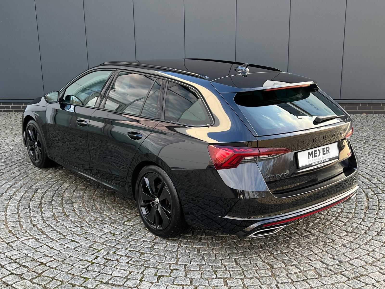 Fahrzeugabbildung SKODA Octavia Combi RS 2.0 TDI DSG *AHK, LED, ACC, 18'