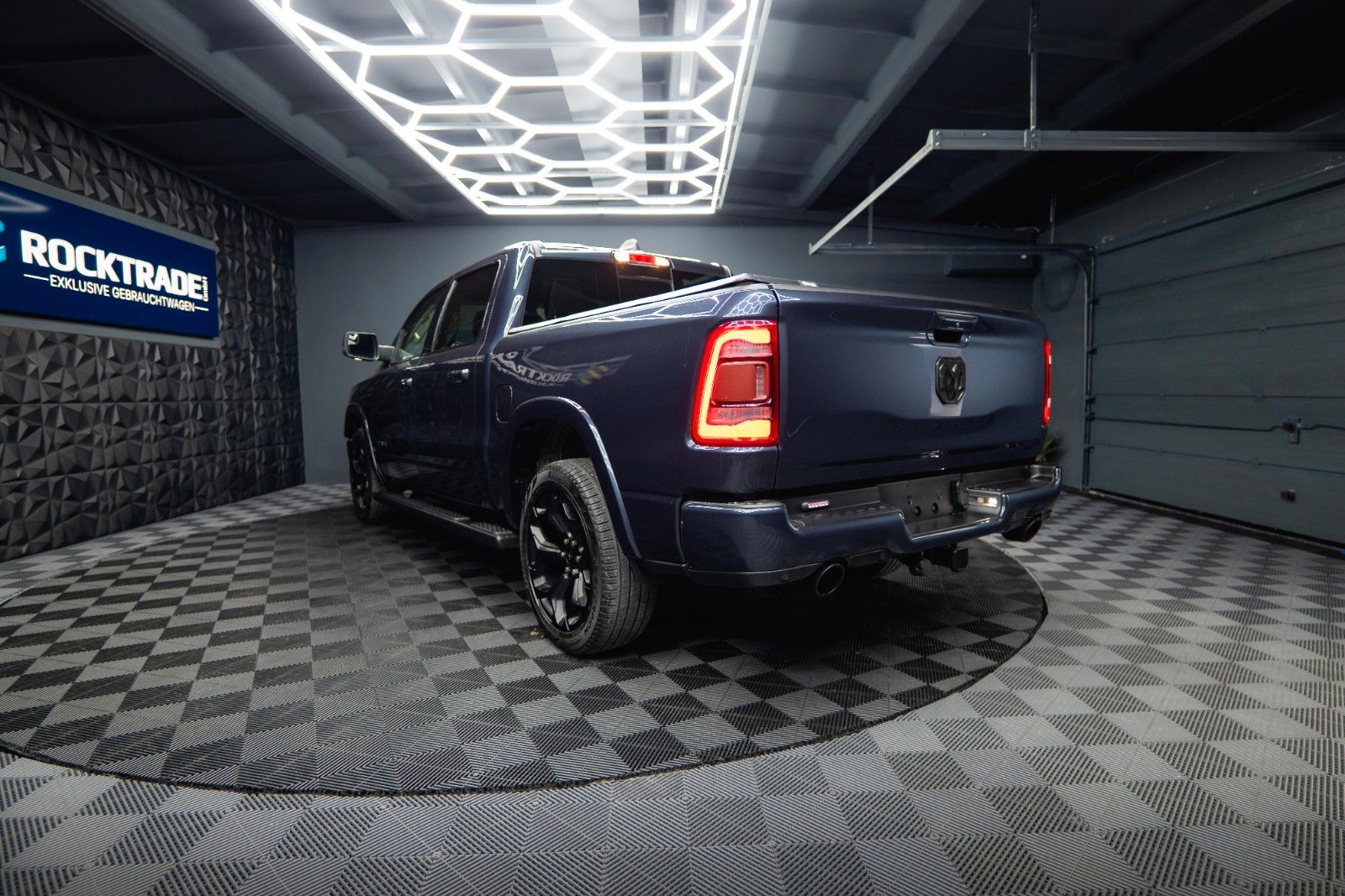 Fahrzeugabbildung Dodge RAM 5.7 V8 HEMI 4x4 NIGHT-Paket LARAMIE 22 Zoll