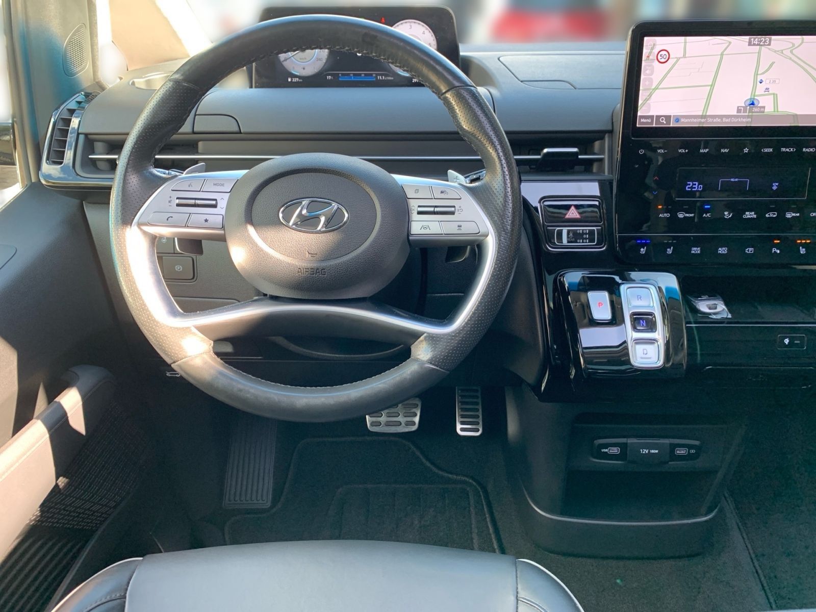 Fahrzeugabbildung Hyundai STARIA 2.2 CRDi Signature 4WD Panorama