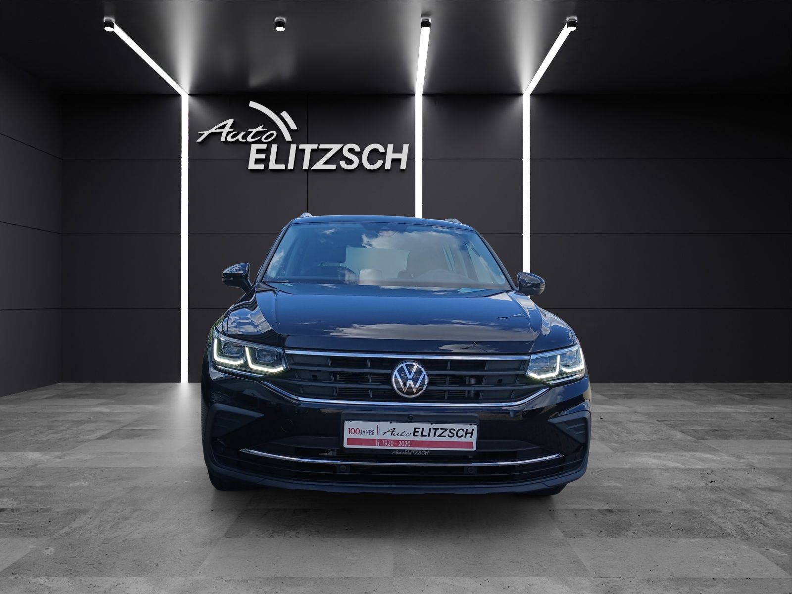 Fahrzeugabbildung Volkswagen Tiguan TDI United DSG Matrix Navi HUD AID ACC RF