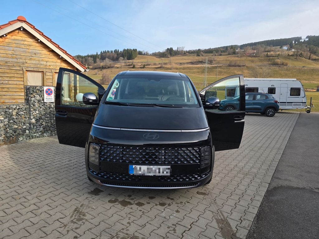 Image of Hyundai STARIA