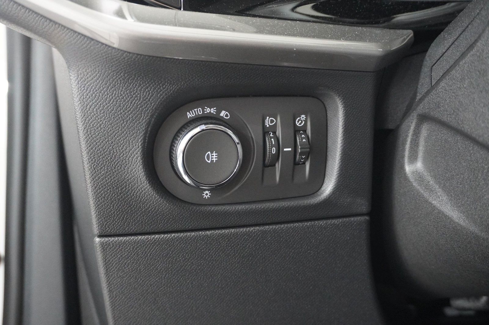 Fahrzeugabbildung Opel Mokka-e EDITION 1-PHASIG LED/KAMERA/SHZ/VIRT/DAB