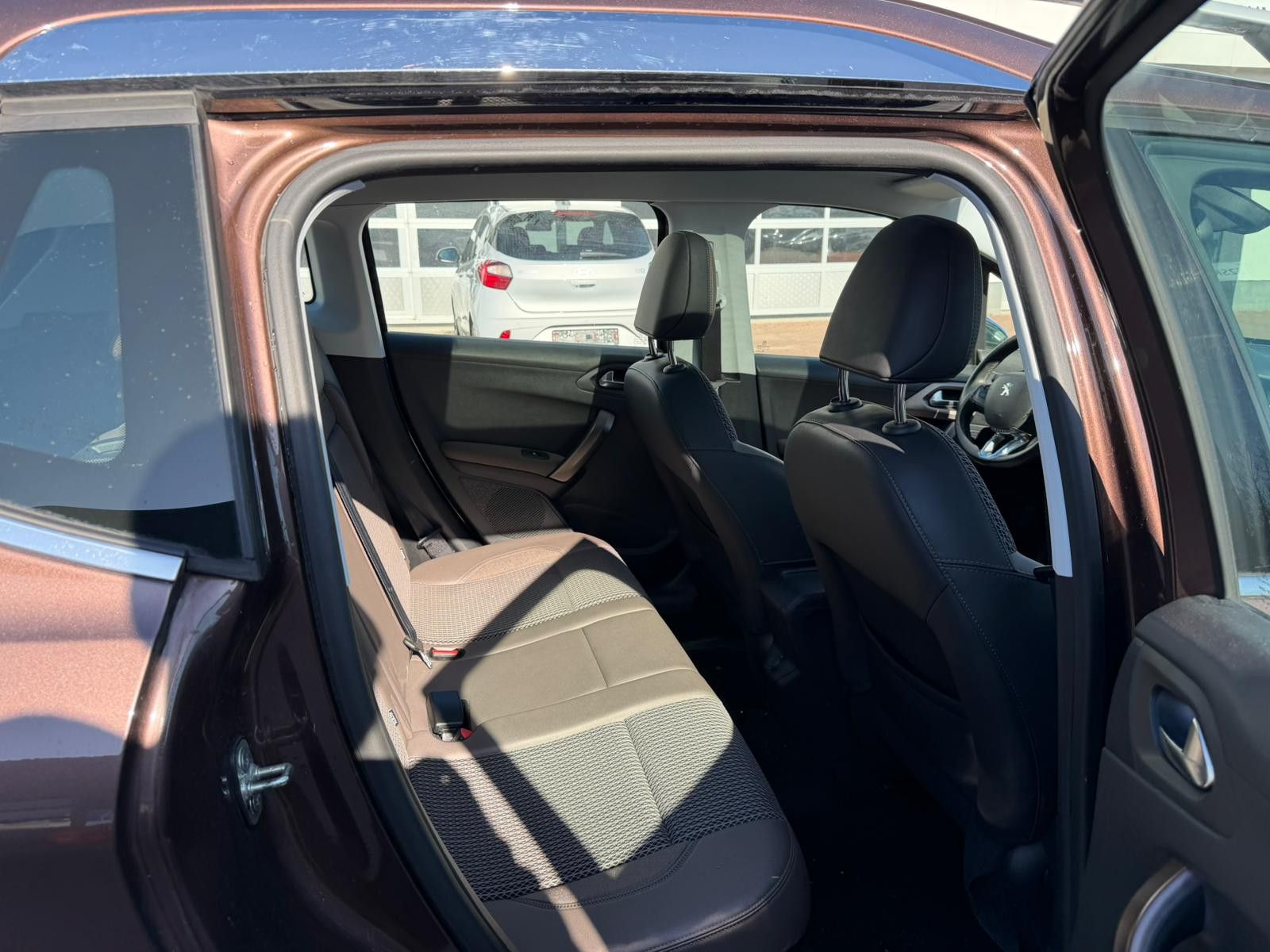 Fahrzeugabbildung Peugeot 2008 Allure