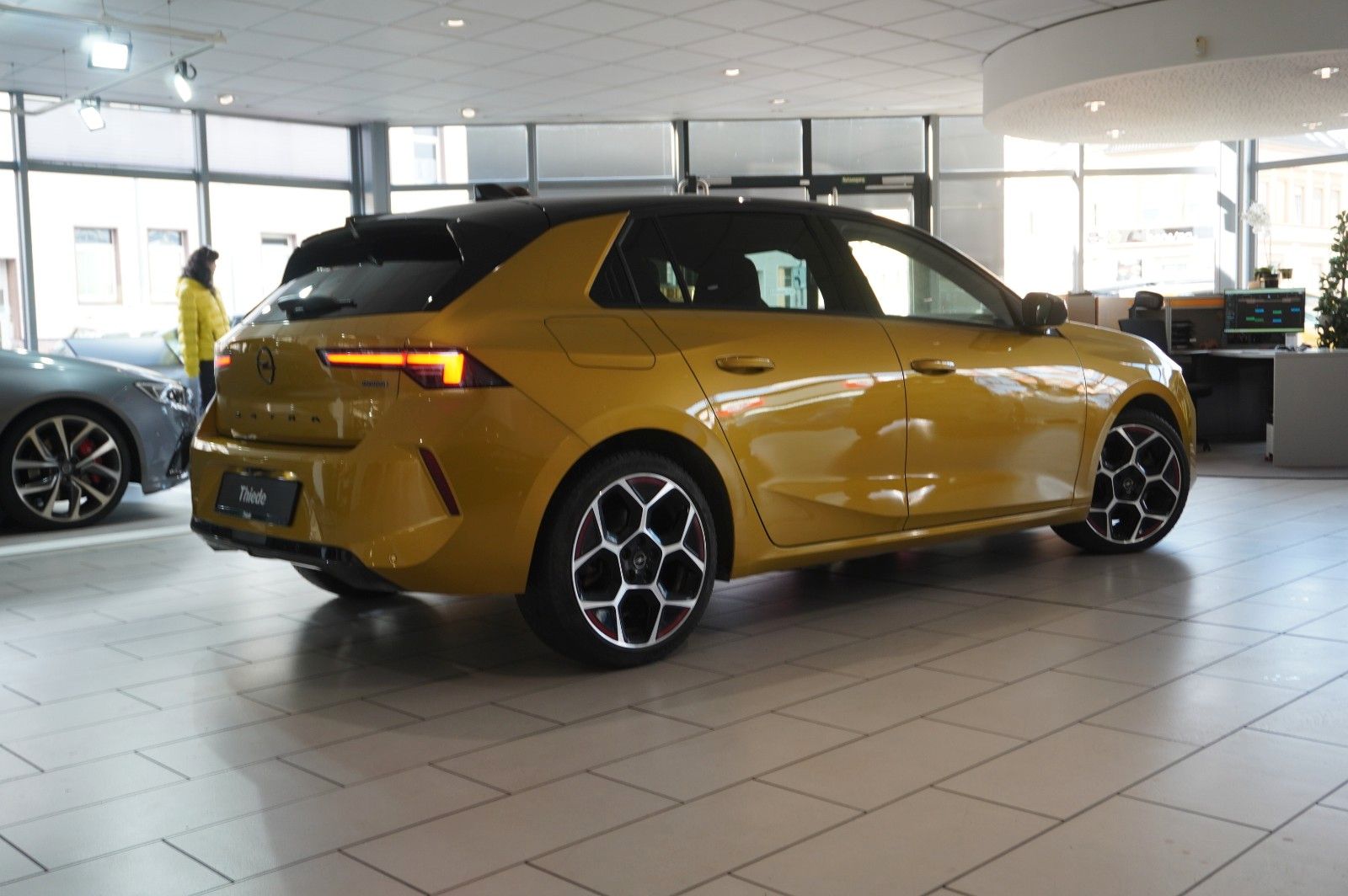 Fahrzeugabbildung Opel Astra L Lim. 1.6 HYBRID GS SPORT NAVI/360°/SPORT