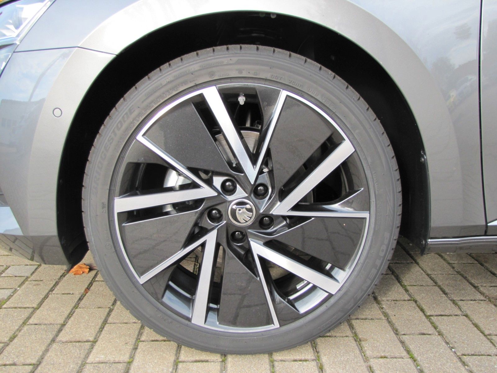 Fahrzeugabbildung SKODA Superb Combi Style 2.0l TDI 150PS DSG LED, NAVI