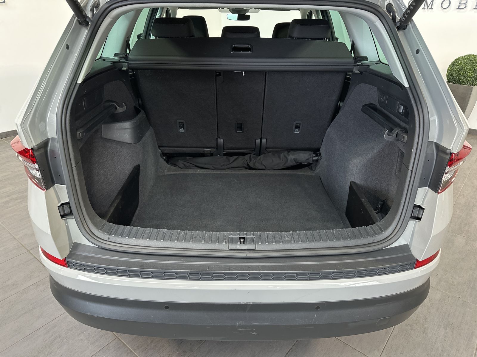 Fahrzeugabbildung SKODA Kodiaq 2.0 TDI DSG Tour 4x4 NAV+LED+AHK+19ZO+1HD