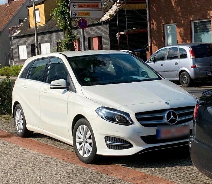 Mercedes-Benz B 180