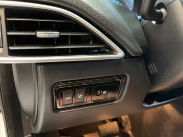 Jaguar XE Pure *NAVI*360°*SZHZ*TEMPO*BI-XENON*PDC*TOUCH