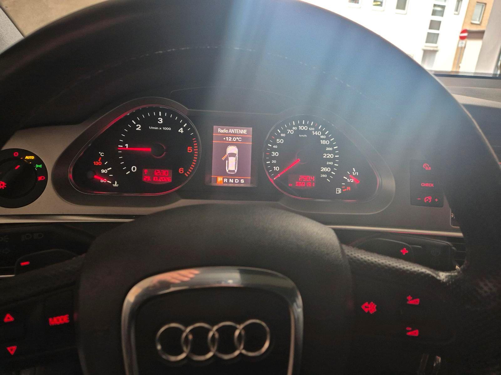 Audi Quattro 2006 — interior