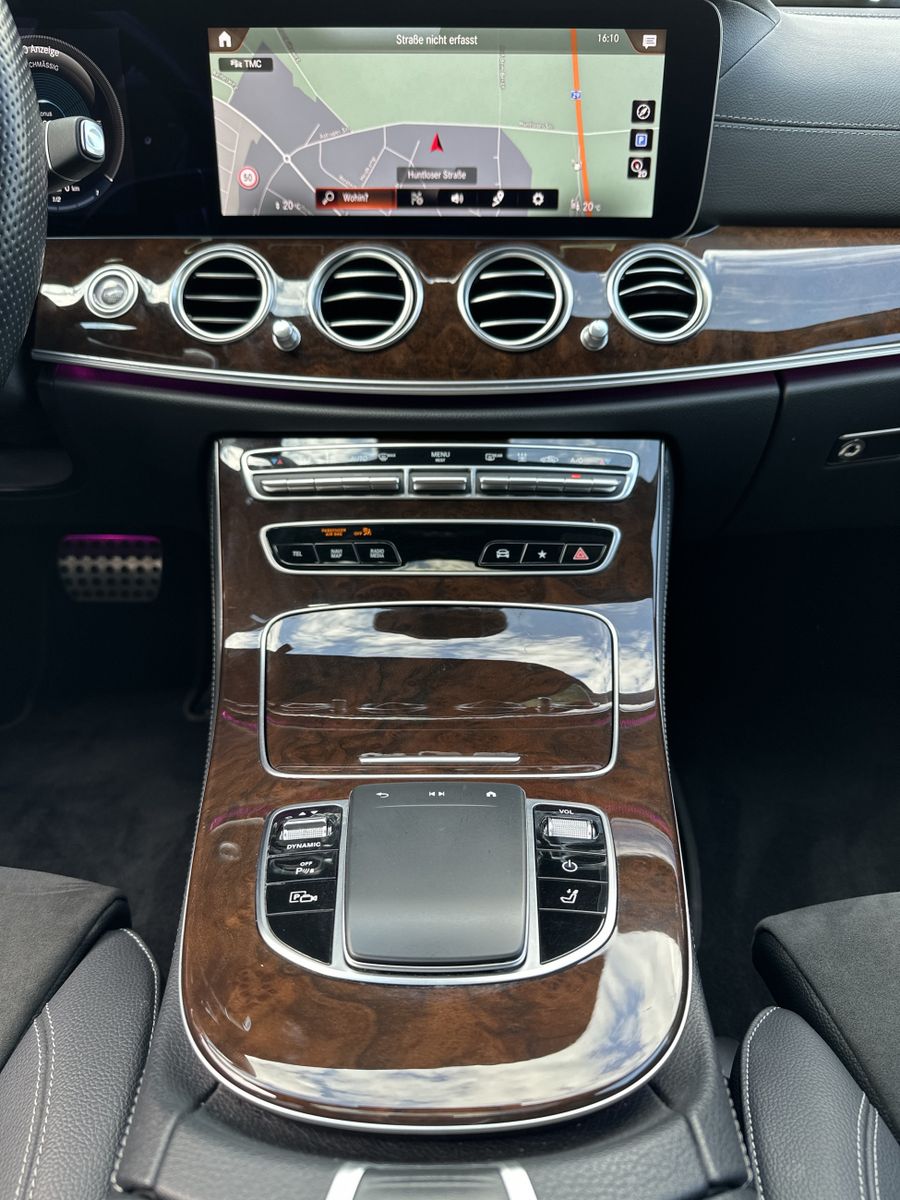 Fahrzeugabbildung Mercedes-Benz E 300e T AMG-Line NAV+LED+360°+PANO+WIDE+CARPLAY