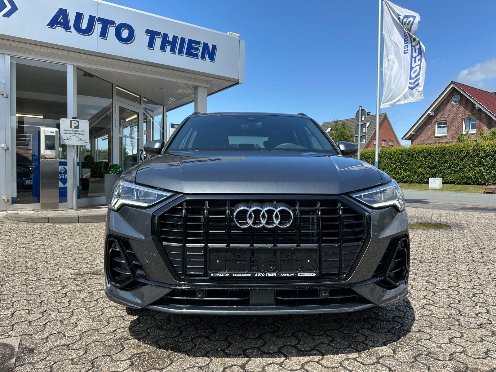Fahrzeugabbildung Audi Q3 35 TFSI S line S Tronic Navi/Pano/AHK/GRA/18"