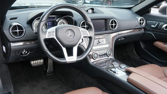 Fahrzeugabbildung Mercedes-Benz SL 500 AMG/Magno Grau/Glasdach/Distr./Airscarf