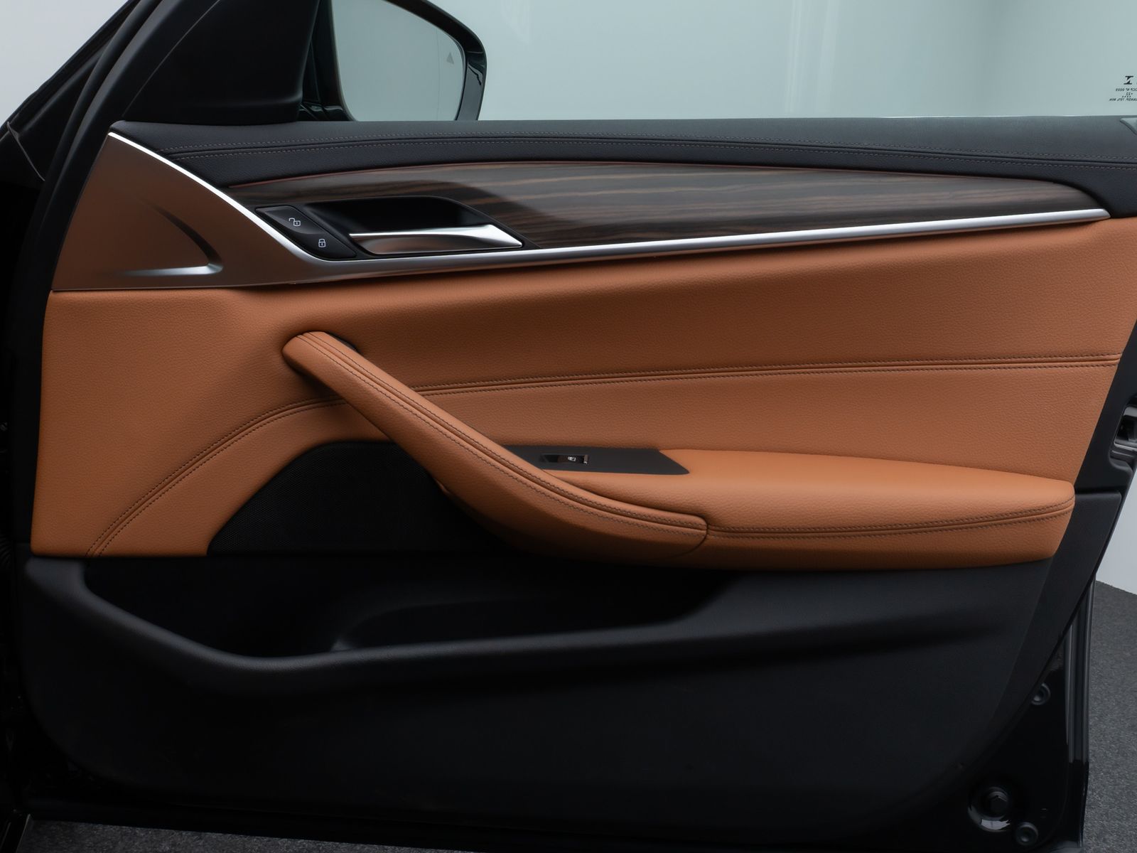 Fahrzeugabbildung BMW 530e xD LuxuryLine 360°HUD DAB AHK Komfort Sport