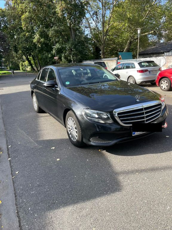 Image of Mercedes-Benz E 220