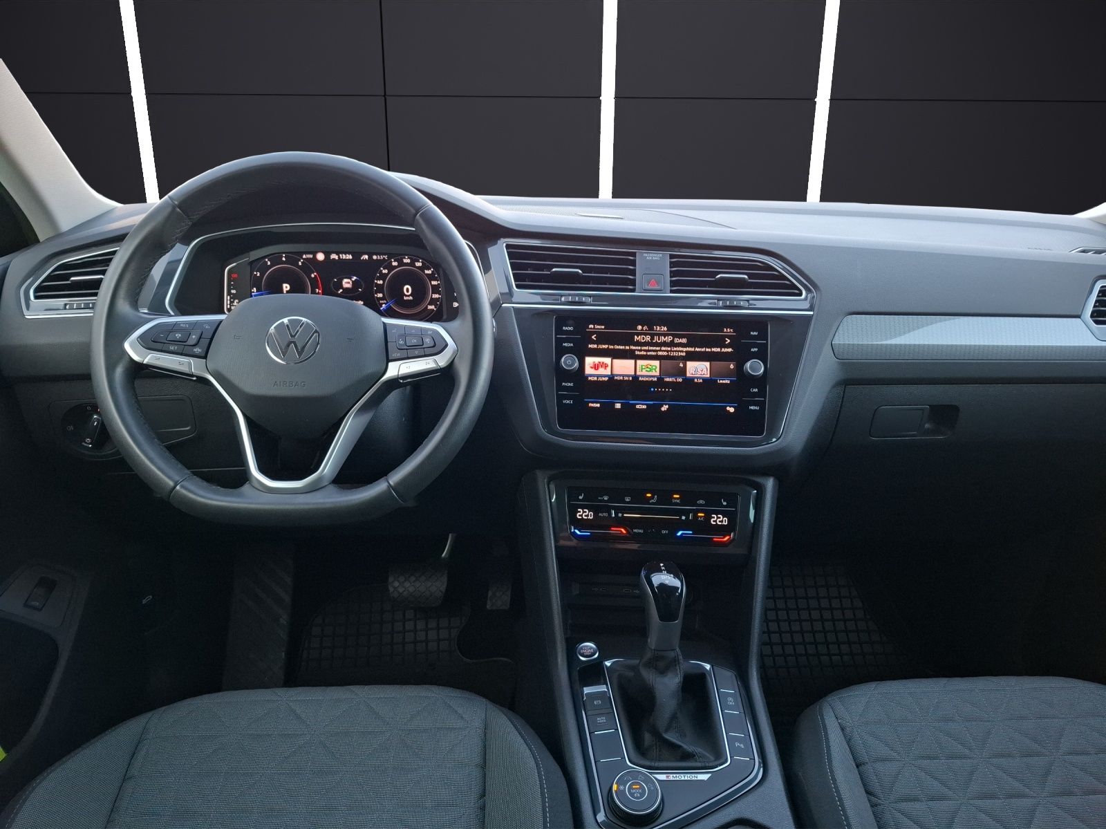 Fahrzeugabbildung Volkswagen Tiguan TSI Life DSG 4M LED Navi AID ACC SH 18"