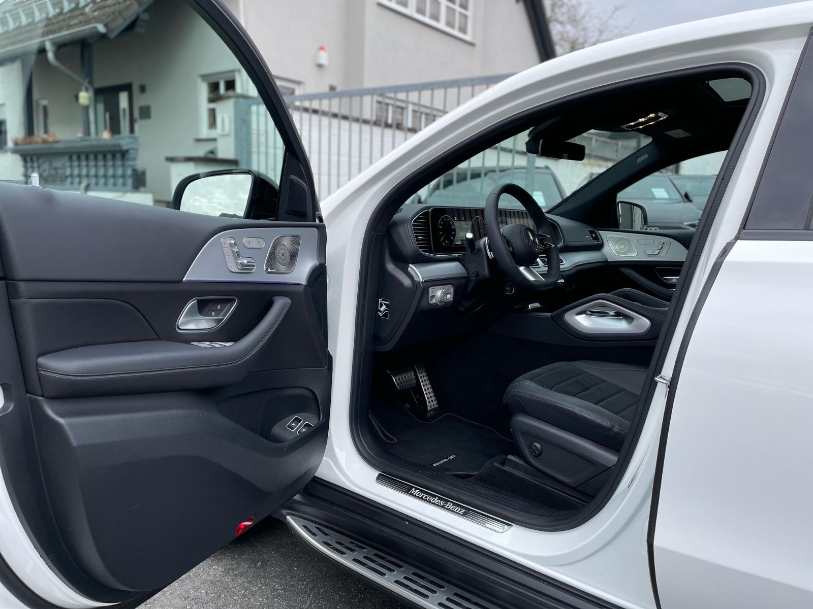 Fahrzeugabbildung Mercedes-Benz GLE 400 e Coupé Facelift |AMG|HUD|360°|22"|AHK