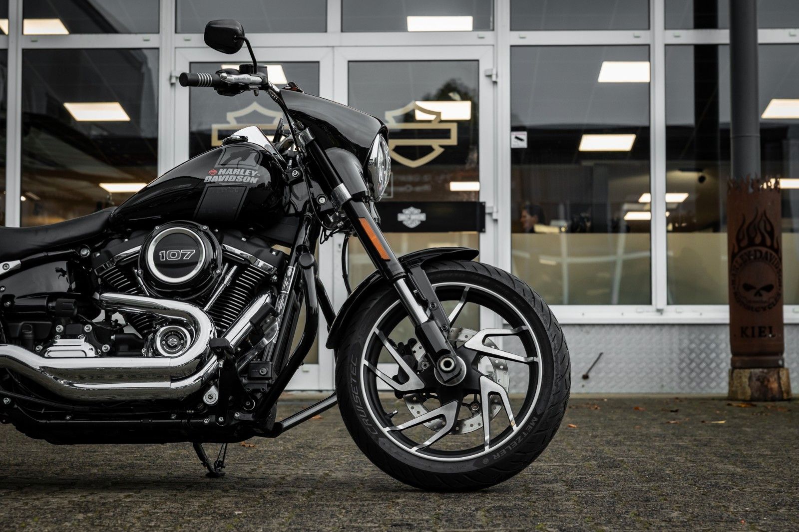Fahrzeugabbildung Harley-Davidson FLSB Sport Glide Softail - JEKILL & HYDE