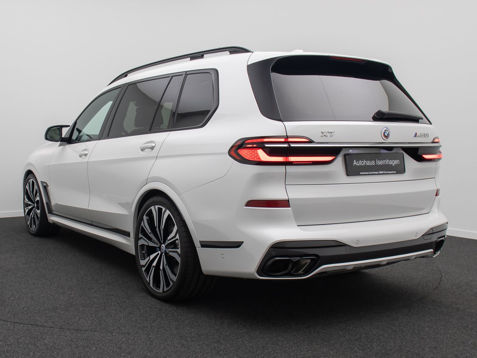Fahrzeugabbildung BMW X7 M60i xD Individual HUD B&W SoftCL 23Zoll VOLL