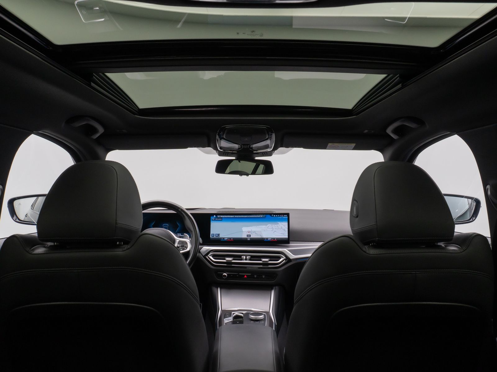 Fahrzeugabbildung BMW 318d M Sport Panorama Kamera HUD DAB HiFi AHK
