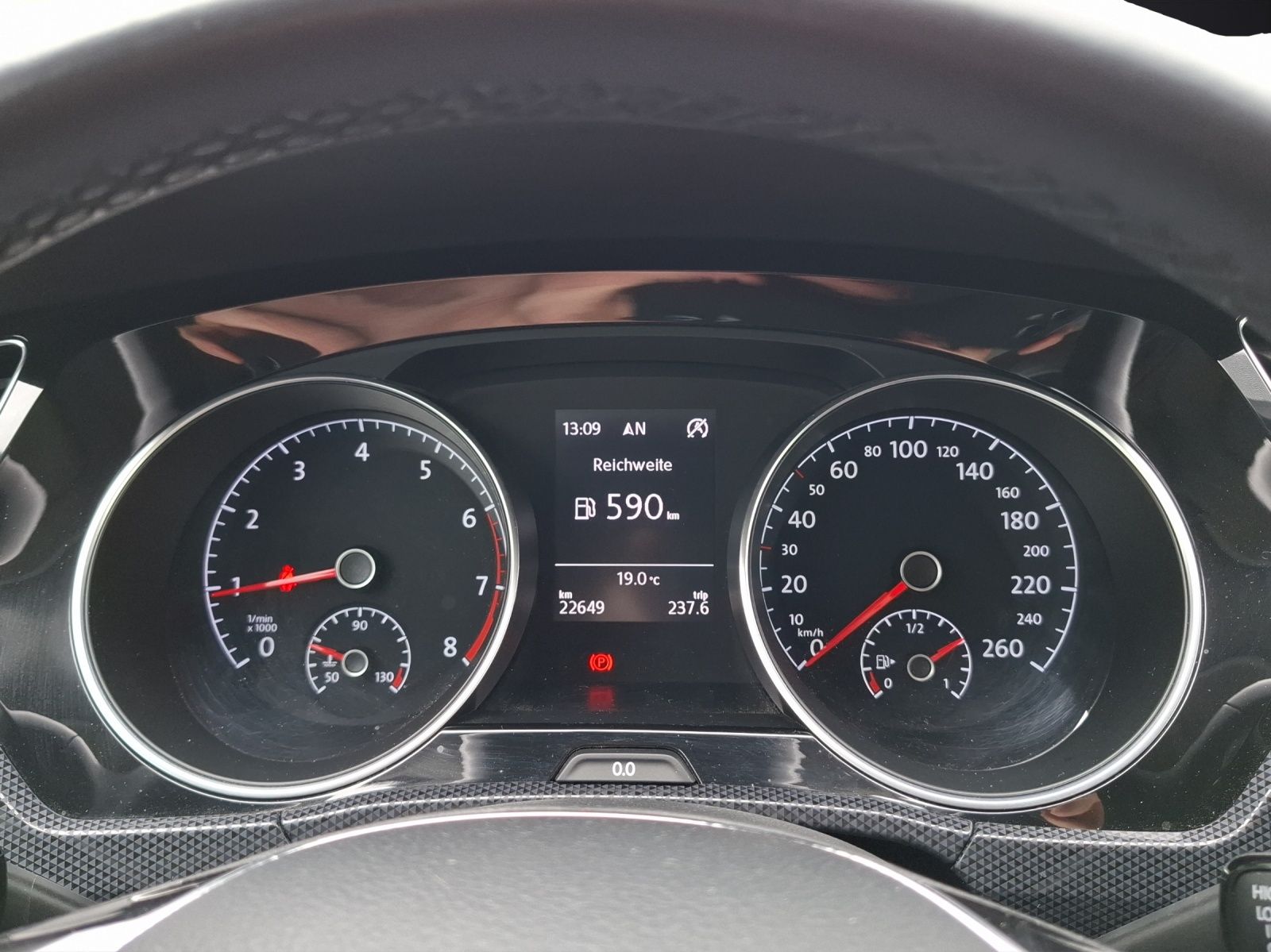 Fahrzeugabbildung Volkswagen Touran TSI United Standhzg 7-Si LED Navi ACC RFK
