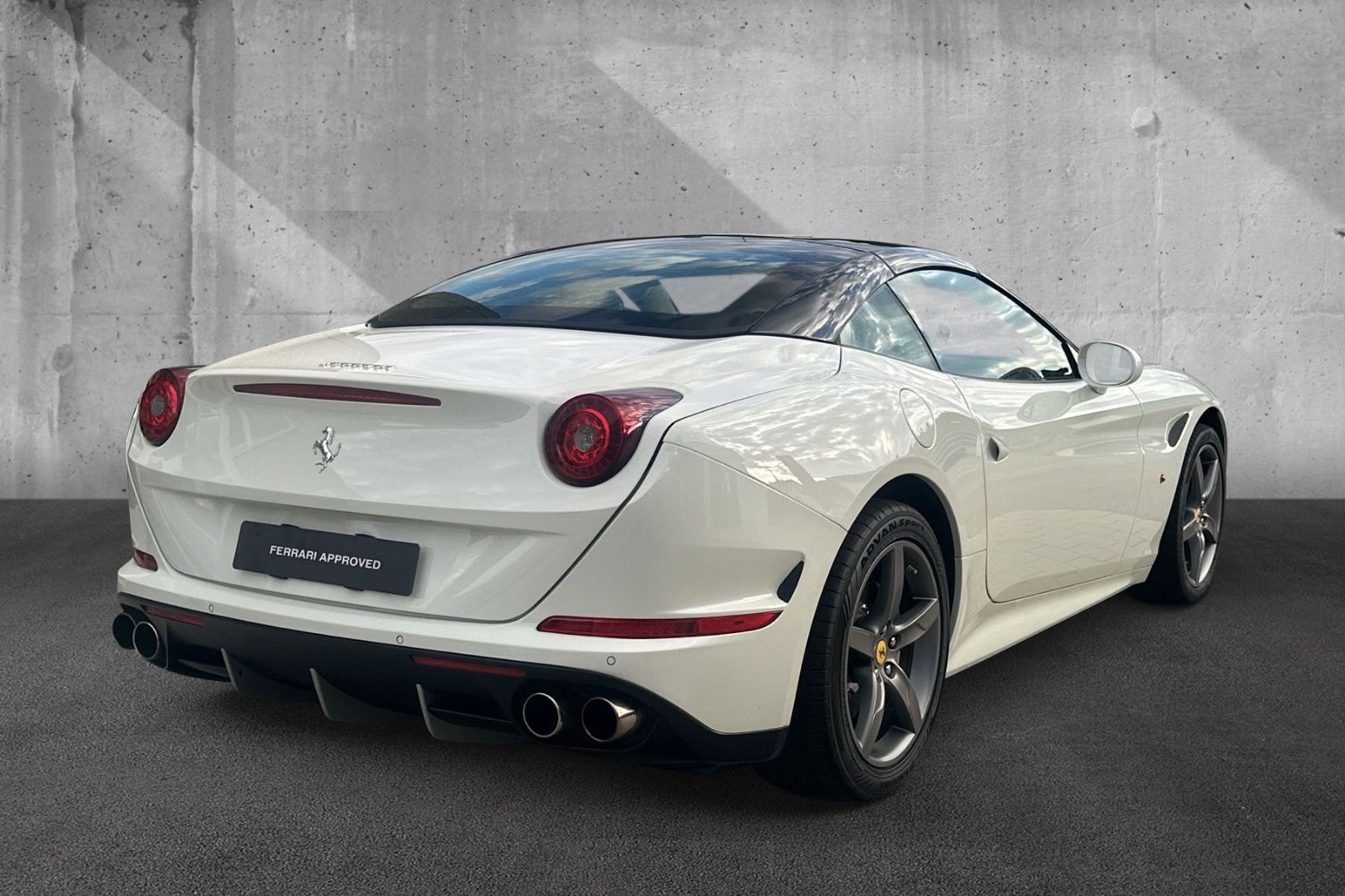 Fahrzeugabbildung Ferrari California T*BiColor*Dt Auto*Diamond Stitching