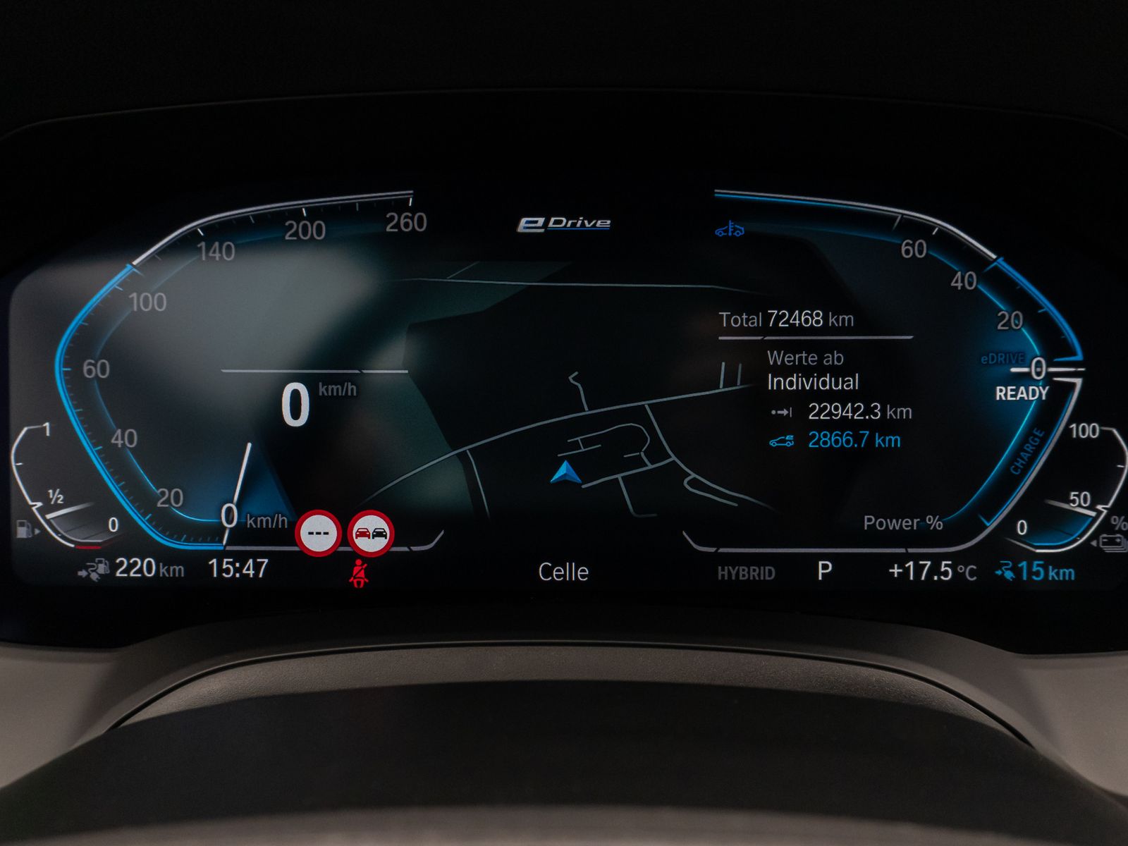 Fahrzeugabbildung BMW 330e Kamera DAB HiFi DrivingAssist Alarm Sport