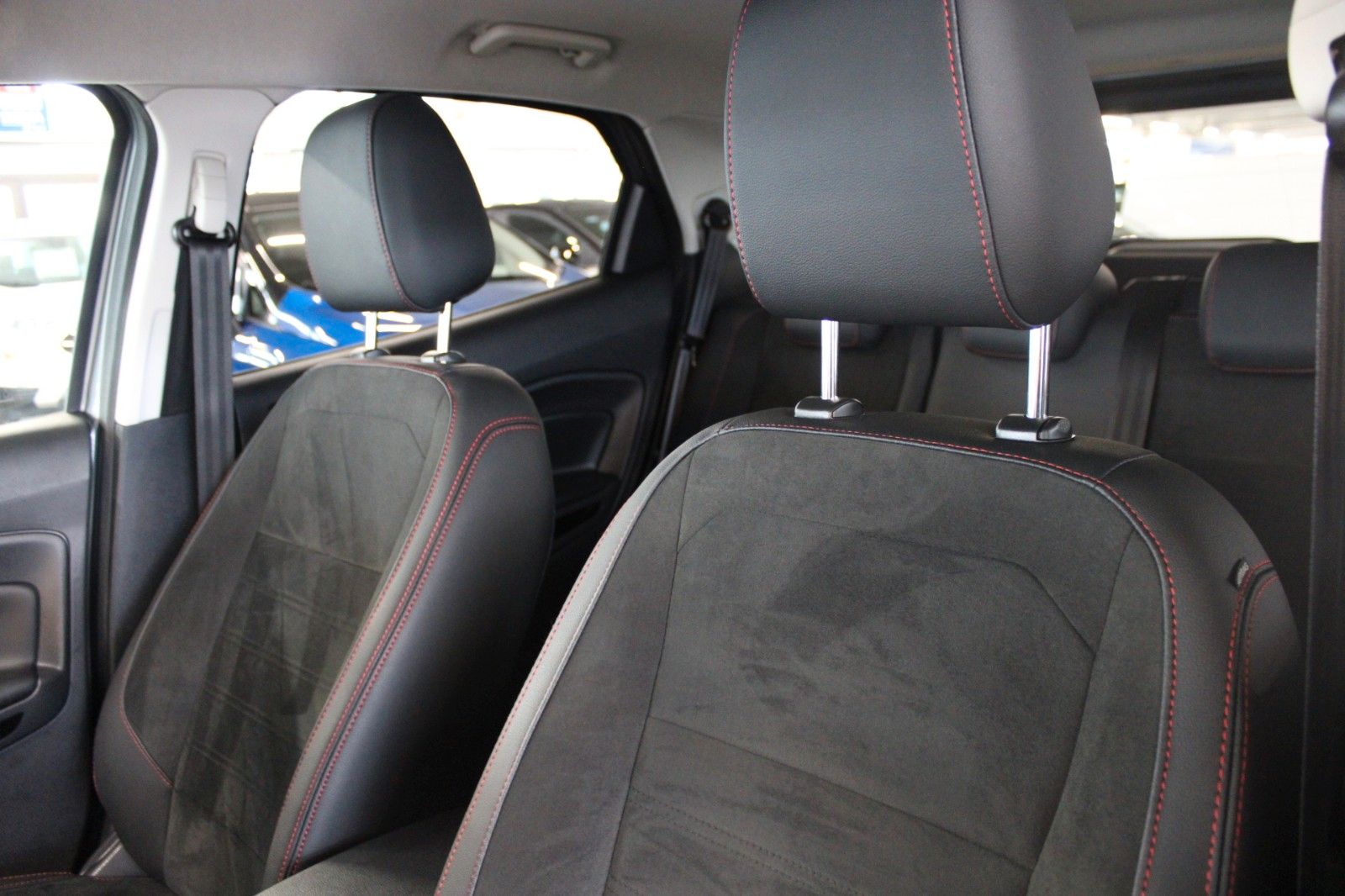 Fahrzeugabbildung Ford EcoSport ST-Line LED NAVI Winter FahrerAssistenz